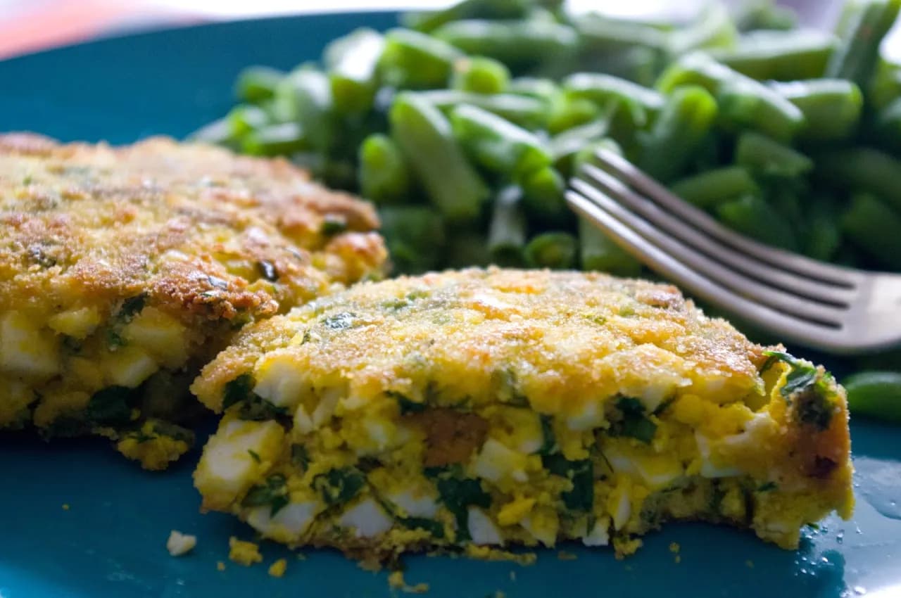 Najlepsze pomysły na wykorzystanie ugotowanych jajek: 12 sprawdzonych dań