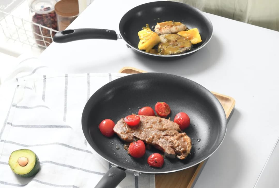 Jakie patelnie są najlepsze? Poznaj cechy, modele i opinie użytkowników