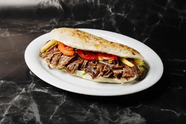 Kebab - ile kalorii ma kebab w bułce? Sprawdź kaloryczność popularnego dania