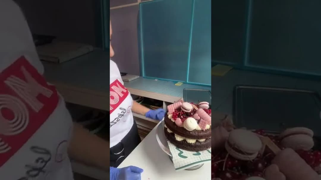 Jak zrobić tort z makaronikami i owocami: przepis krok po kroku