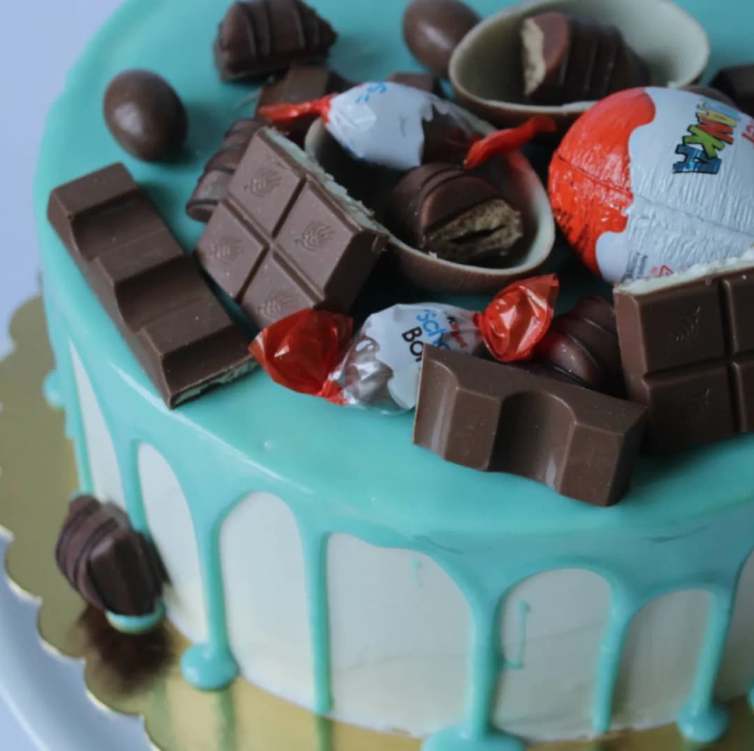 Przepis na tort z jajkiem niespodzianka - najlepszy prezent na urodziny dziecka