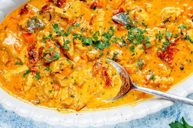 Dietetyczny gulasz z indyka i warzyw: przepis na zdrowy obiad