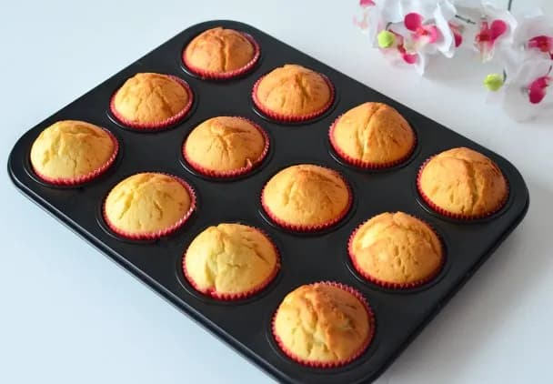 Przepis na babeczki z jogurtem owocowym: Pyszny deser w 6 krokach