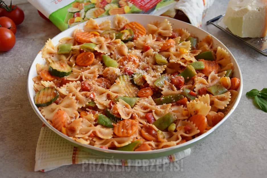 Idealny sos do warzyw na patelnię z makaronem - proste przepisy i porady