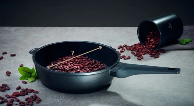 Jak zmierzyć średnicę patelni? Prosty sposób na dokładny pomiar