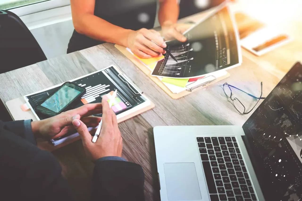 Jak FunkyMEDIA rewolucjonizuje marketing internetowy: Nowe strategie i narzędzia