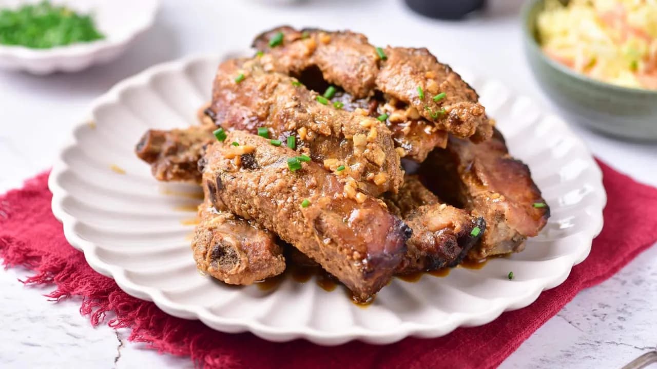 Najlepsze sosy i marynaty do żeberek - przepisy na wyjątkowe smaki