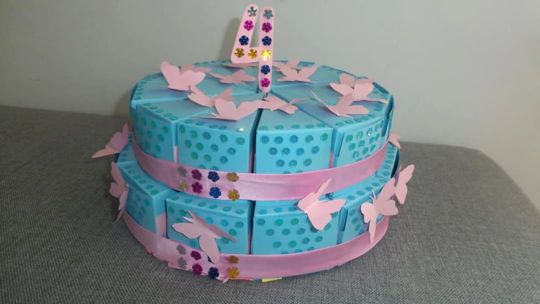 Papierowy tort do przedszkola - Jak zrobić łatwy i szybki tort z pudełek?