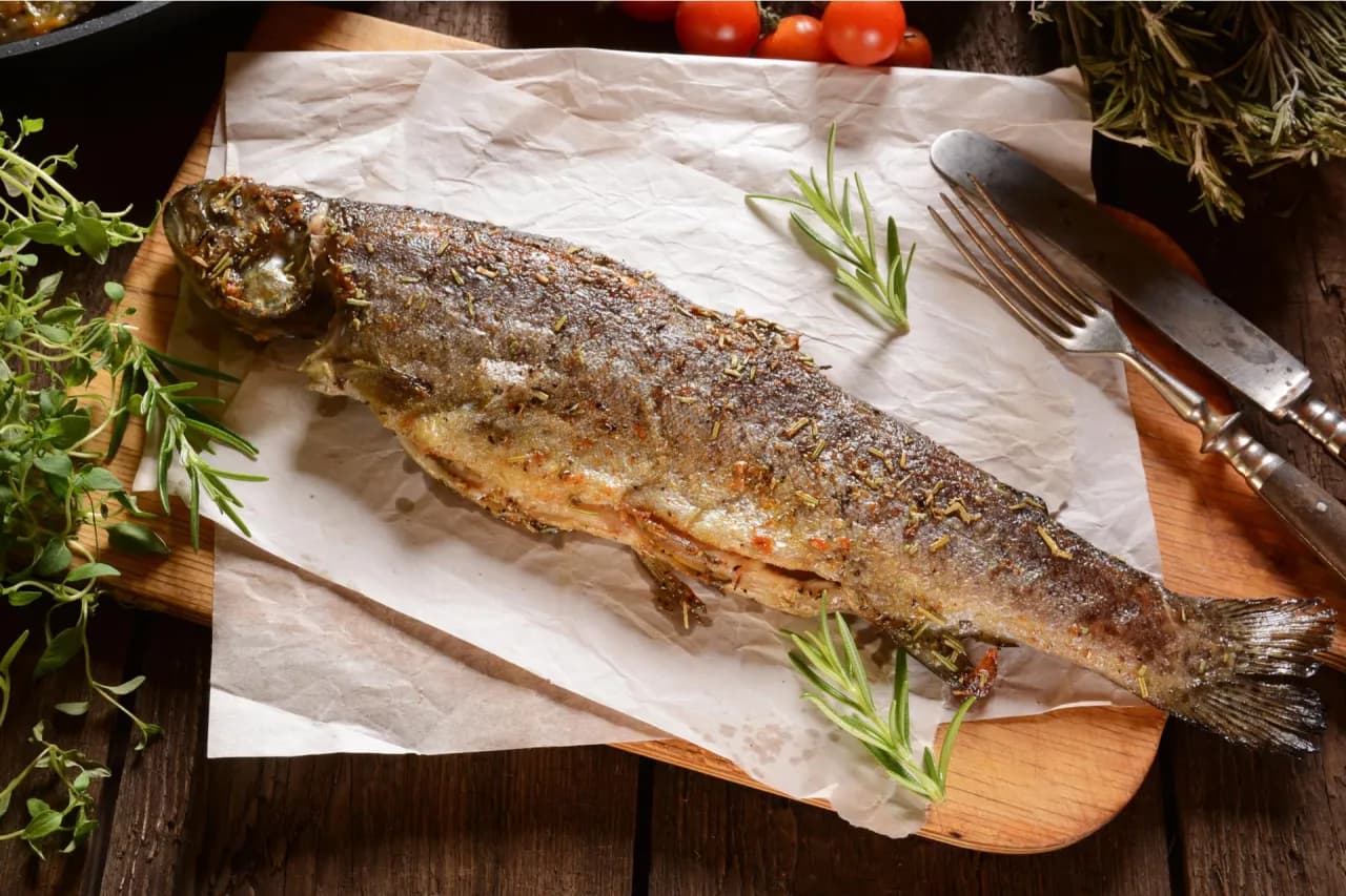 Jak długo smażyć pstrąga na patelni - prosty sposób na idealną rybę