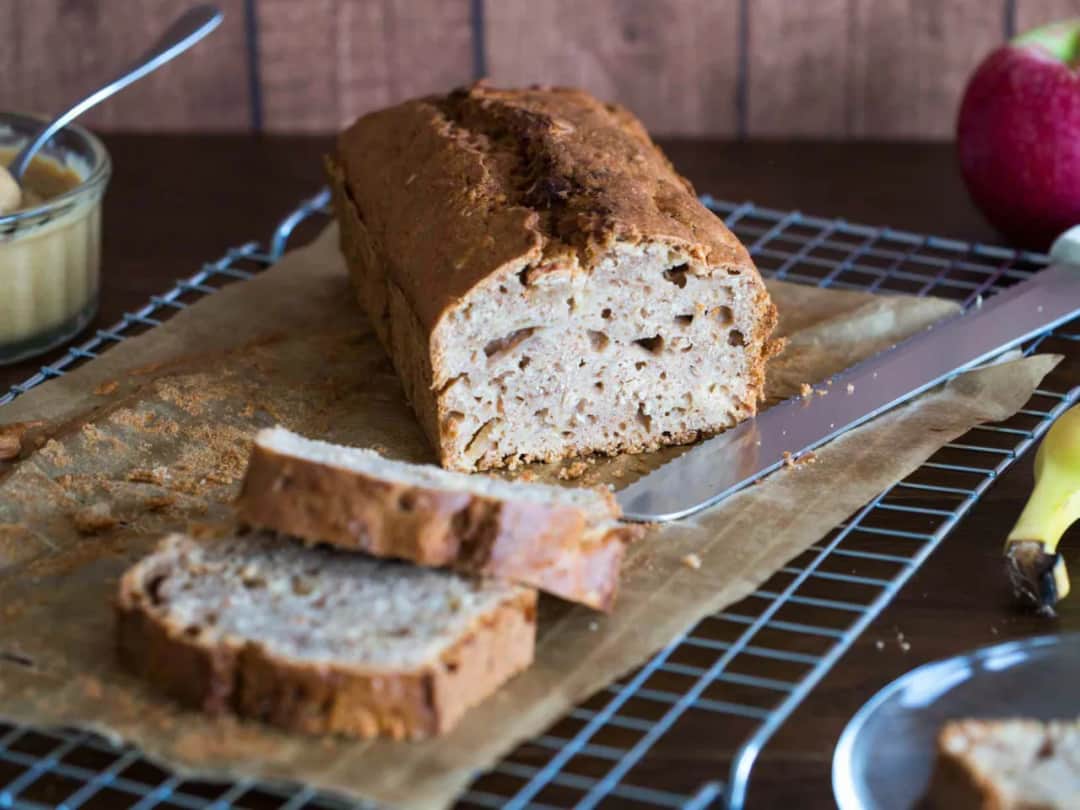 Przepis na chlebek bananowy z jabłkami - soczysty i aromatyczny