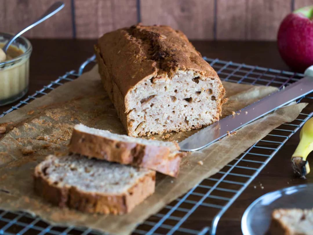 Przepis na chlebek bananowy z jabłkami - soczysty i aromatyczny